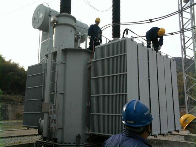 作业人员安全保护绳系在安全水平?；ど希繁Ｔ诒溲蛊鞅咎迳弦贫贾詹换崾ケ；?。